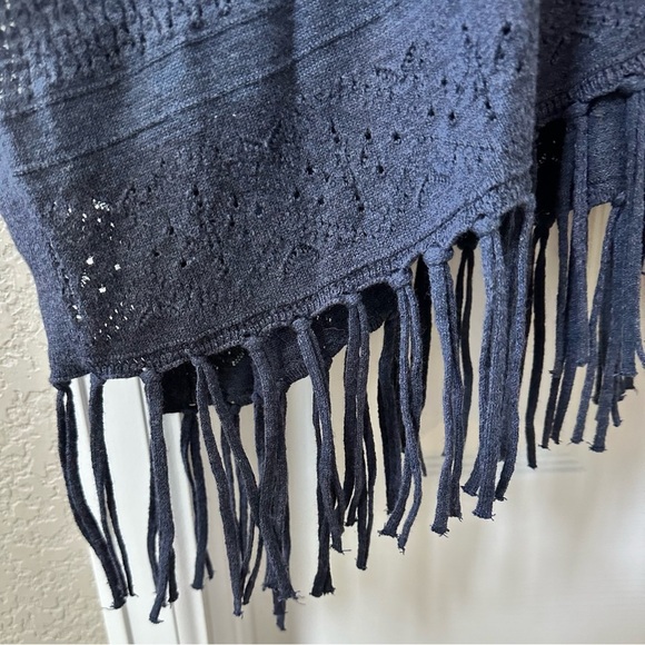 White House Black Market Blue Ombre Knit Shawl Cardigan Wrap Size Small - Picture 8 of 13